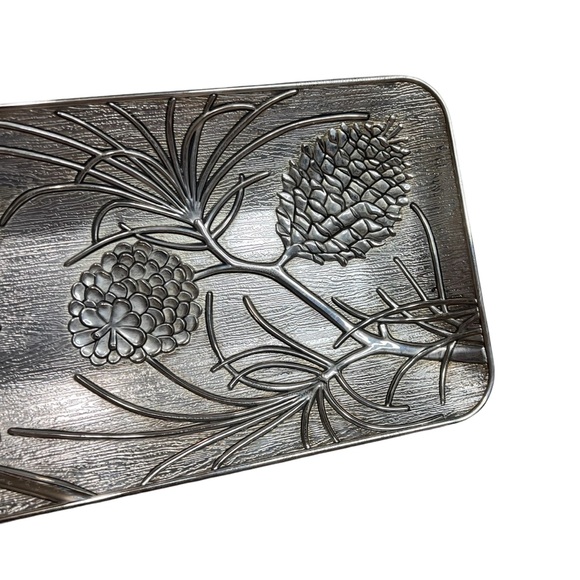 Godinger Silver Art Co. set of 2 Pinecone Wilderness Holiday trays - Picture 6 of 11